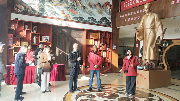 德阳市科协领导莅临芝人堂调研创新驱动发展